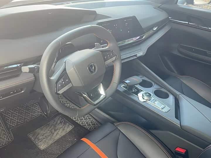 Фото 3 - Changan UNI-V