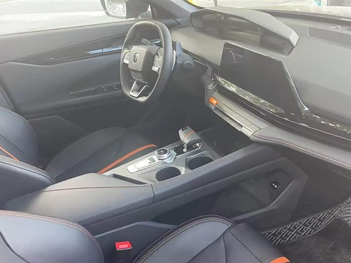 Фото 4 - Changan UNI-V