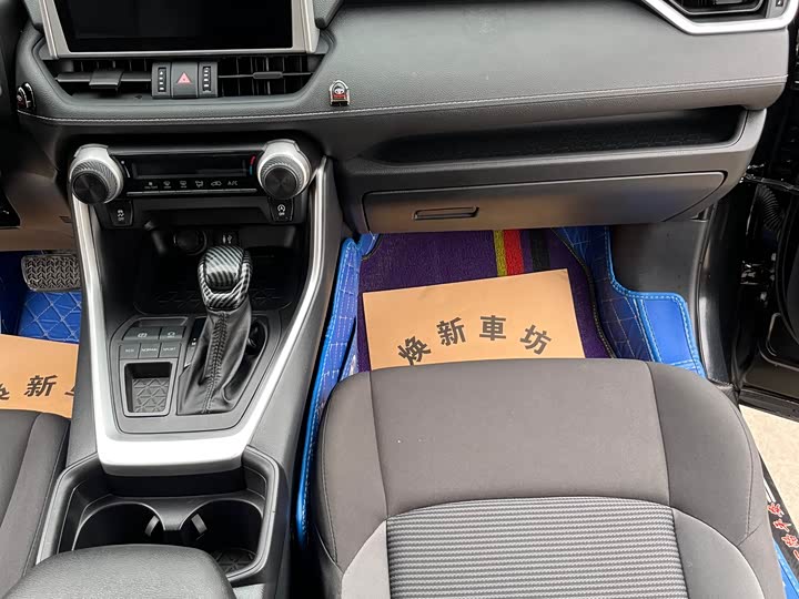 Фото 8 - Toyota Wildlander