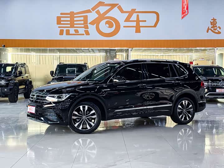 Фото 1 - Volkswagen Tiguan L Pro