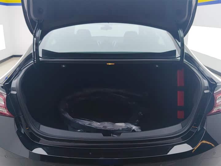 Фото 4 - Chevrolet Malibu XL