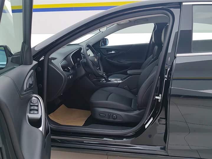 Фото 9 - Chevrolet Malibu XL