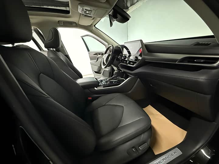 Фото 9 - Toyota Highlander