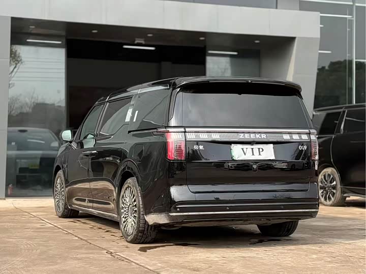 Фото 5 - Zeekr 009