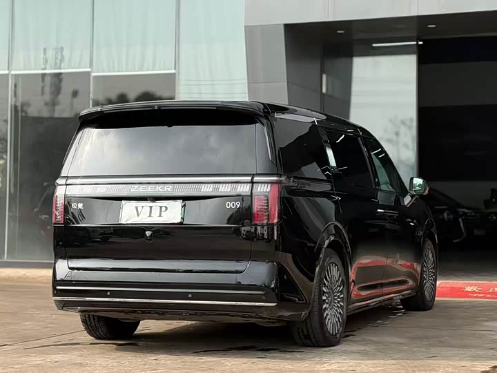 Фото 6 - Zeekr 009