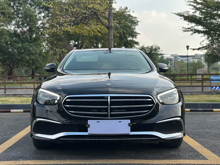 Фото 1 - Mercedes-Benz E-Class