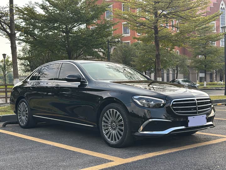 Фото 3 - Mercedes-Benz E-Class