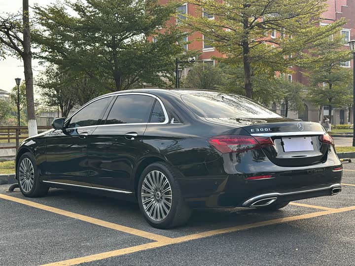 Фото 4 - Mercedes-Benz E-Class