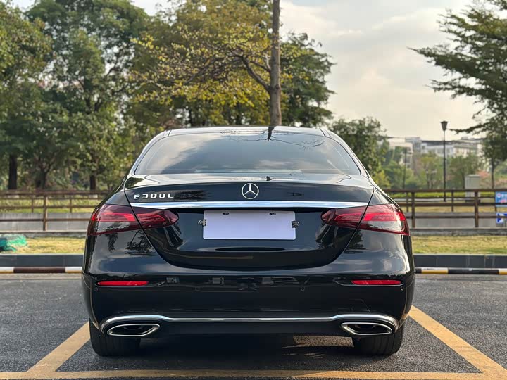 Фото 5 - Mercedes-Benz E-Class