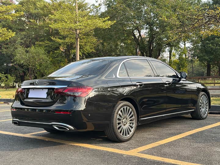 Фото 6 - Mercedes-Benz E-Class