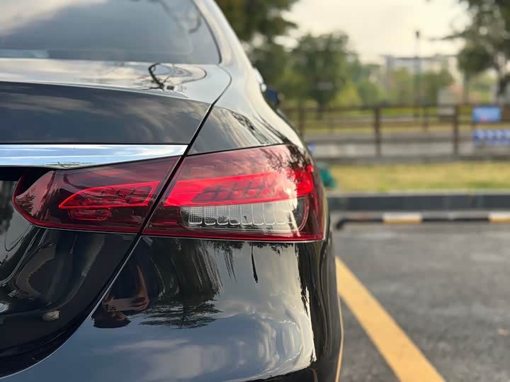 Фото 9 - Mercedes-Benz E-Class