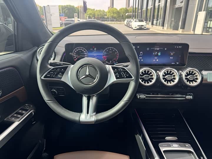 Фото 9 - Mercedes-Benz GLB-Class