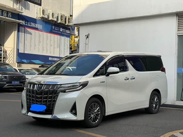 Фото 1 - Toyota Alphard