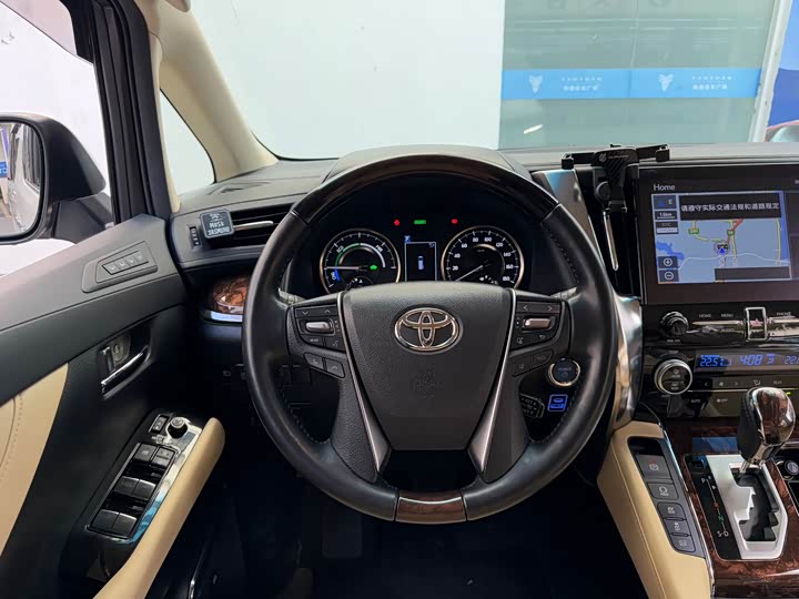 Фото 7 - Toyota Alphard