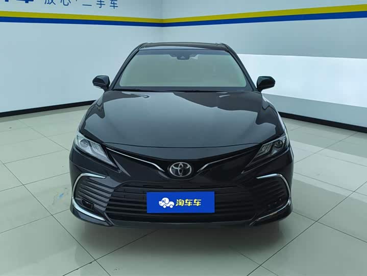 Фото 2 - Toyota Camry