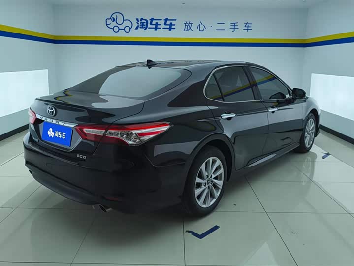 Фото 3 - Toyota Camry