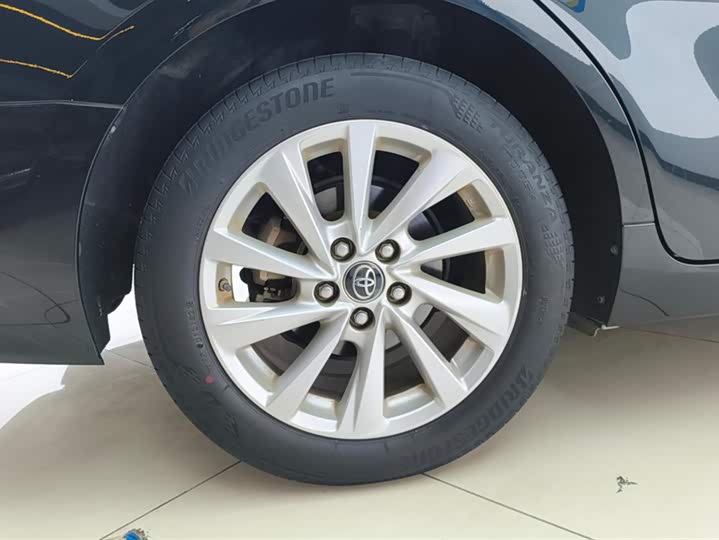 Фото 6 - Toyota Camry