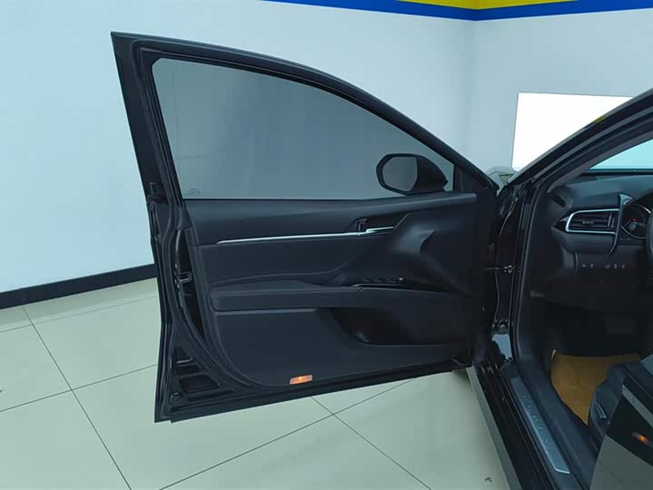 Фото 7 - Toyota Camry