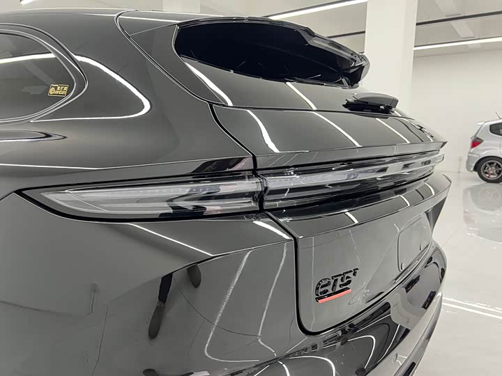 Фото 8 - Nio ET5T