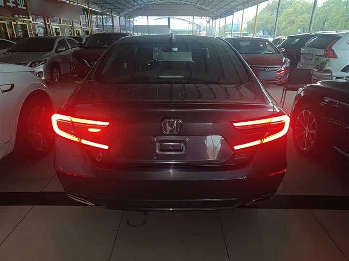 Фото 6 - Honda Accord