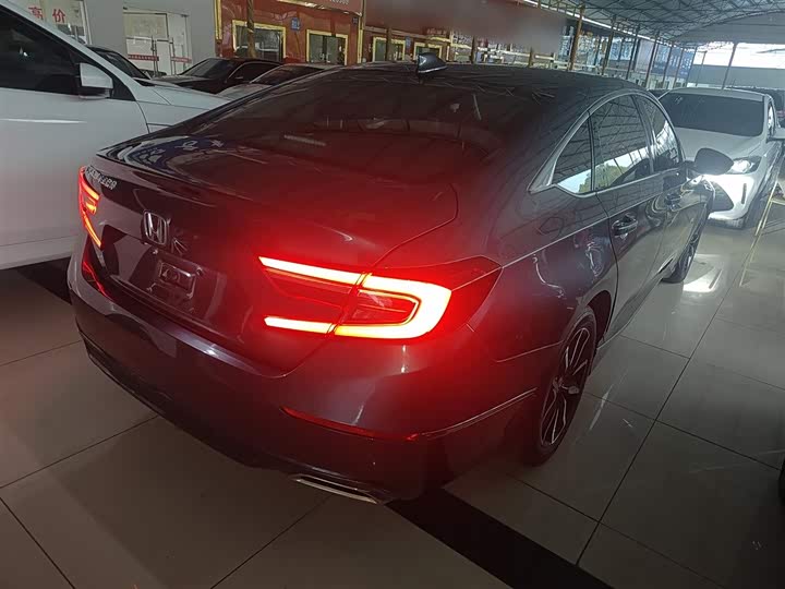 Фото 7 - Honda Accord