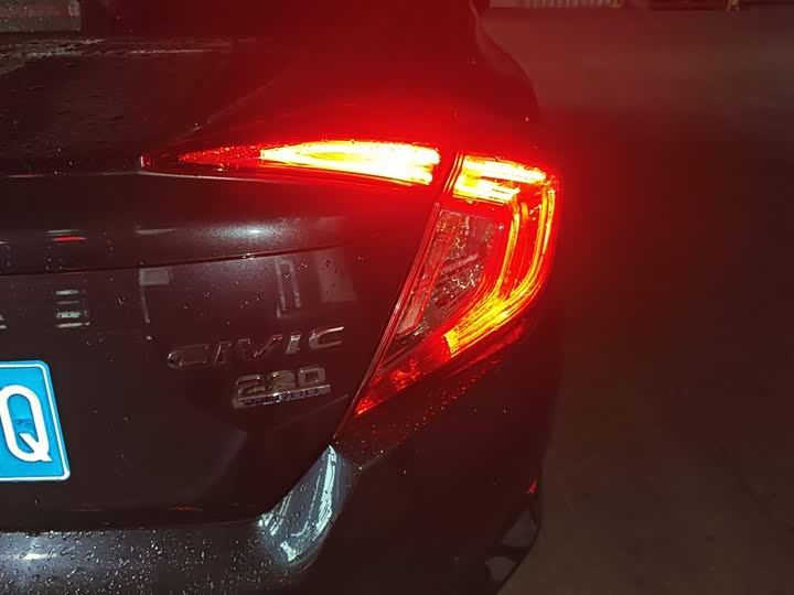 Фото 8 - Honda Civic