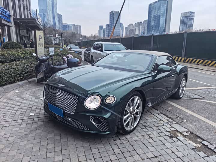Фото 3 - Bentley Continental GT