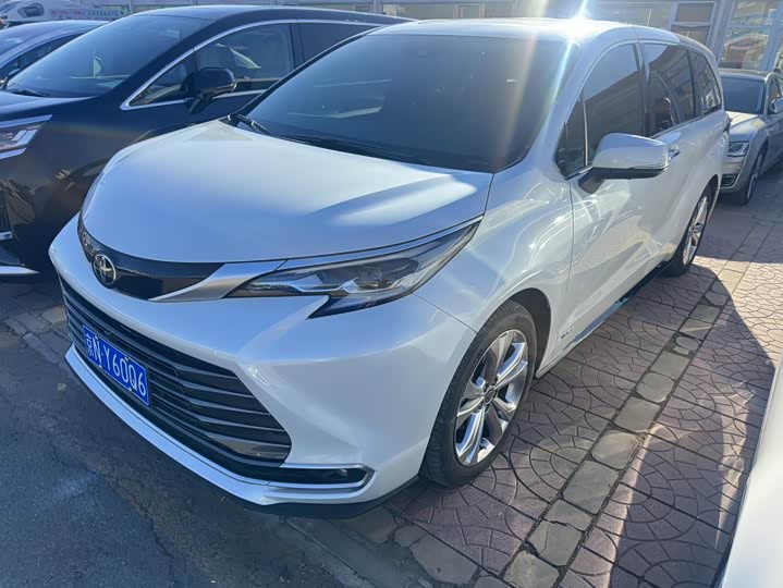 Фото 1 - Toyota Sienna