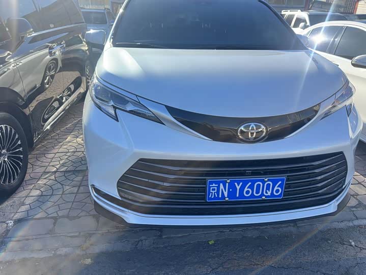 Фото 2 - Toyota Sienna