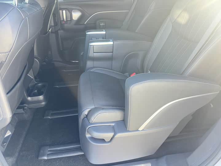 Фото 4 - Toyota Sienna