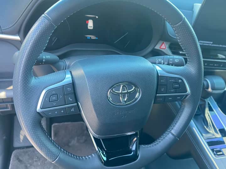 Фото 7 - Toyota Sienna