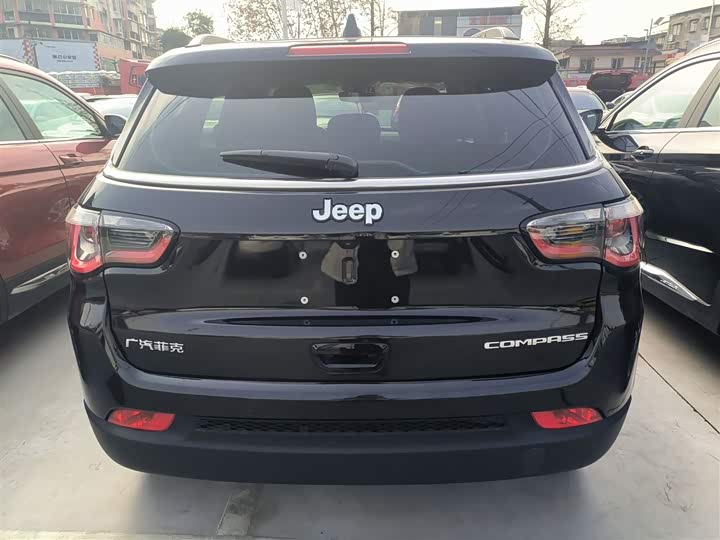 Фото 6 - Jeep Compass
