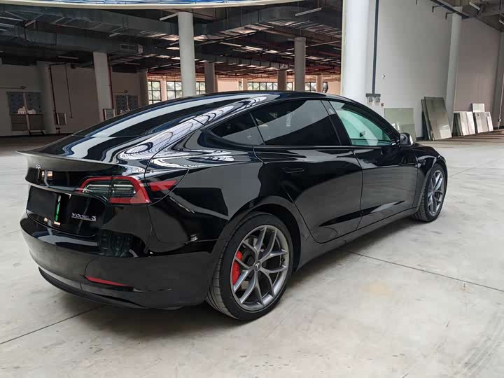 Фото 6 - Tesla Model 3