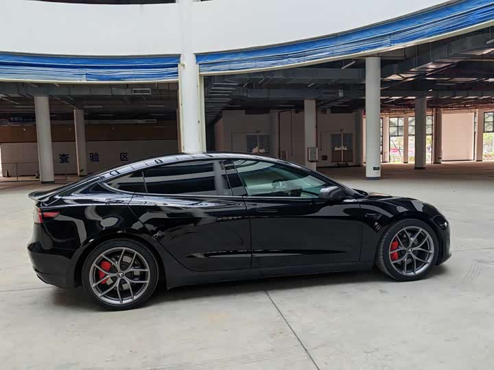 Фото 7 - Tesla Model 3