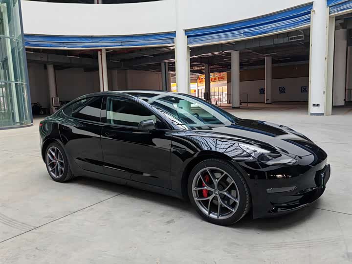 Фото 8 - Tesla Model 3