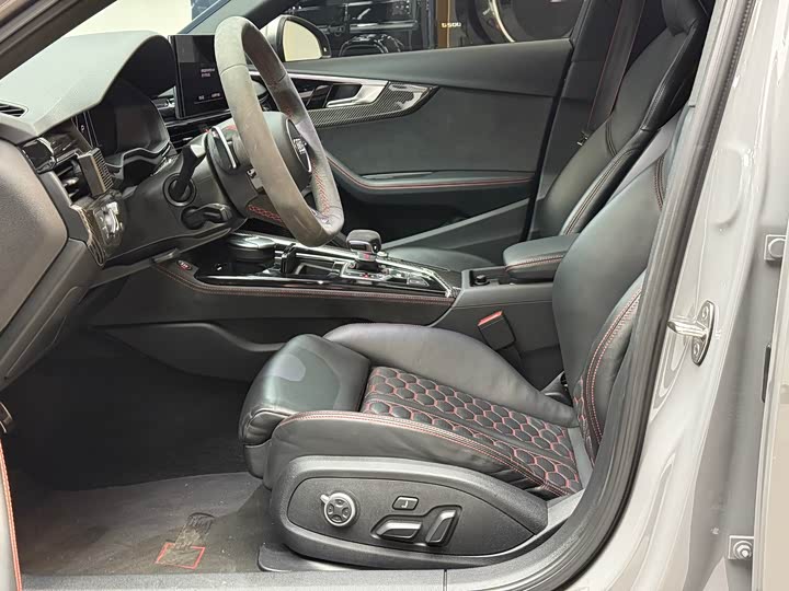 Фото 9 - Audi RS 4