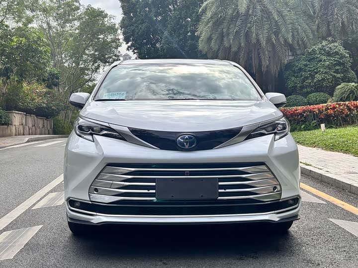 Фото 2 - Toyota Sienna