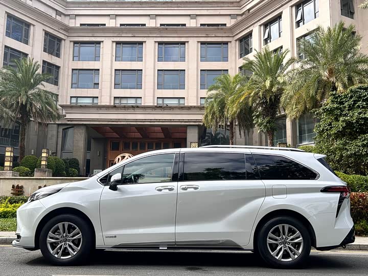 Фото 4 - Toyota Sienna