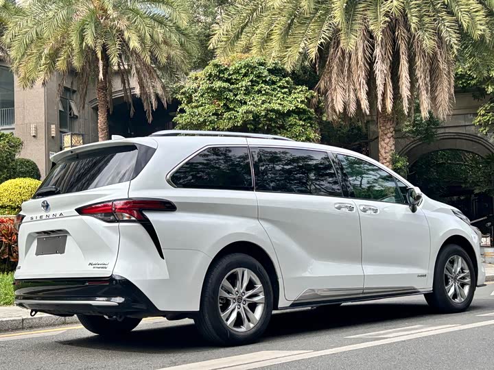 Фото 7 - Toyota Sienna