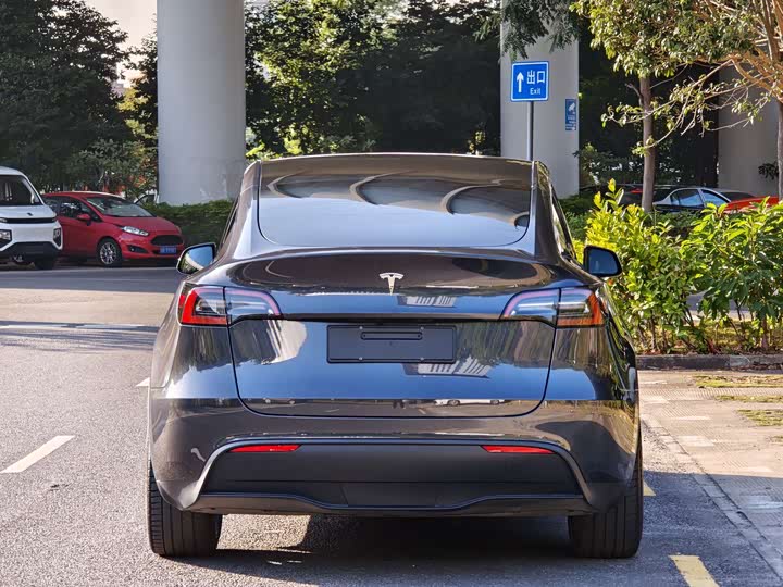 Фото 6 - Tesla Model Y