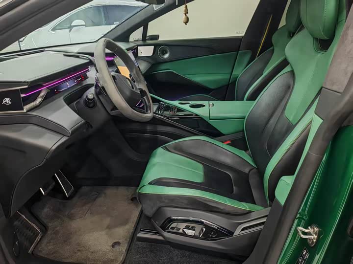 Фото 4 - Lotus Eletre