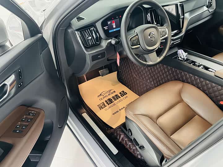 Фото 4 - Volvo XC60