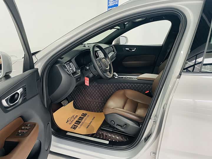 Фото 6 - Volvo XC60