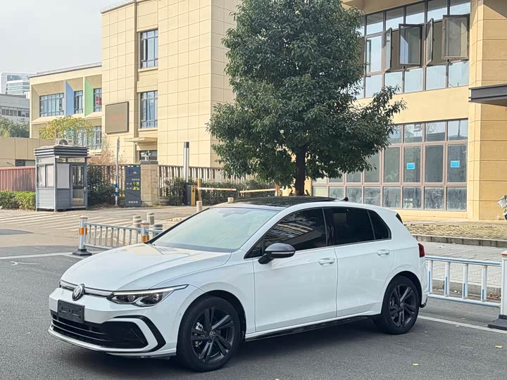 Фото 1 - Volkswagen Golf