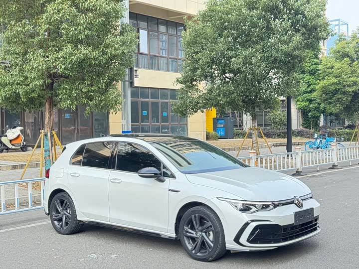 Фото 3 - Volkswagen Golf