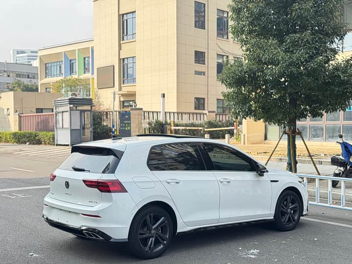 Фото 5 - Volkswagen Golf