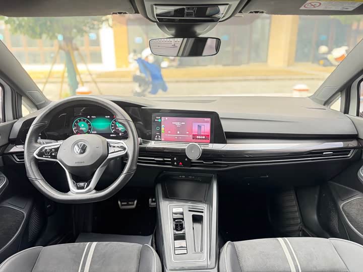 Фото 8 - Volkswagen Golf