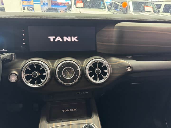 Фото 6 - Tank 300