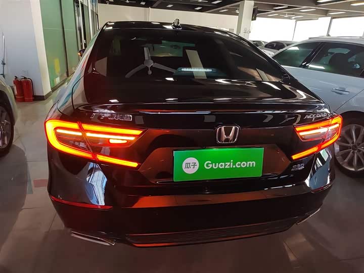 Фото 6 - Honda Accord