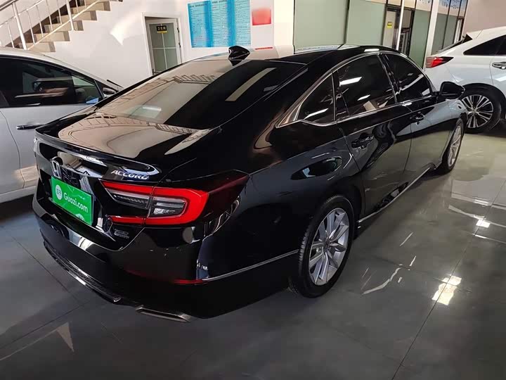 Фото 7 - Honda Accord